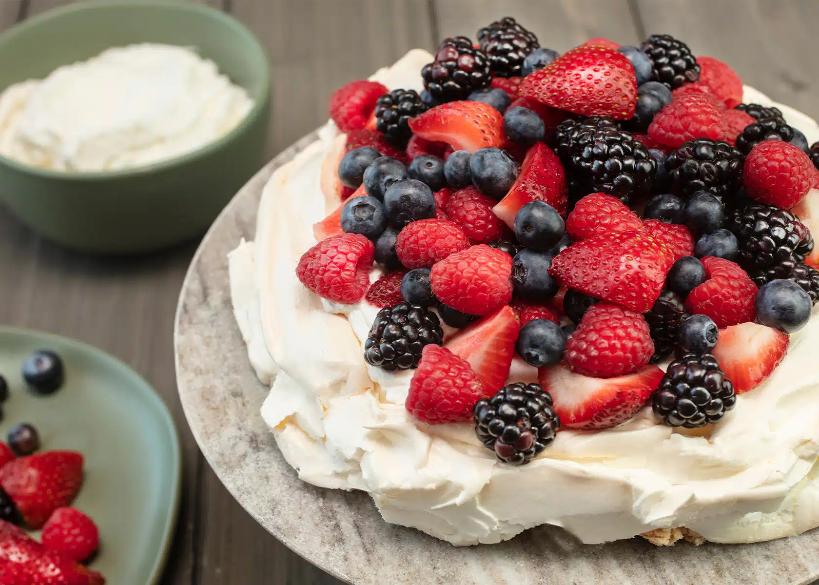 Pavlova with berries